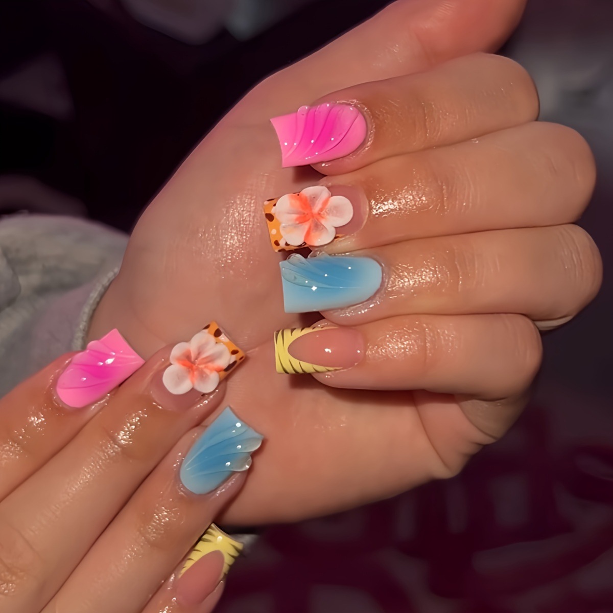 24 pezzi di unghie finte a tes - Resin Art Flowers recensione e prezzo