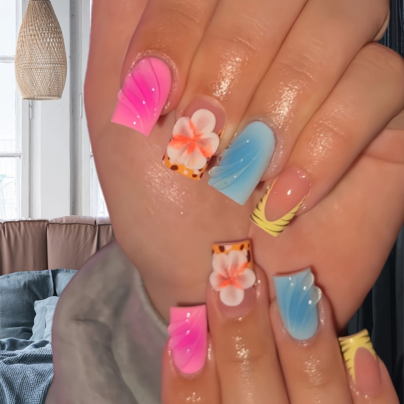 24 pezzi di unghie finte a tes - Resin Art Flowers recensione e prezzo