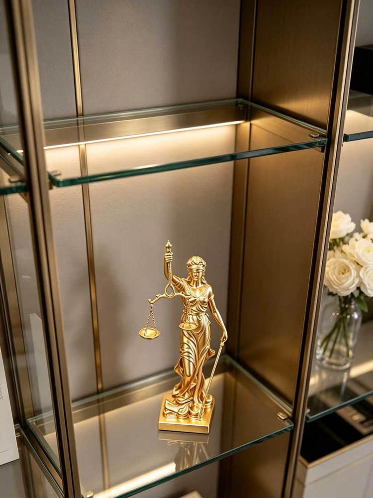 Statua di Lusso Dorata della G - Resin Art For Anniversary Gift recensione e prezzo