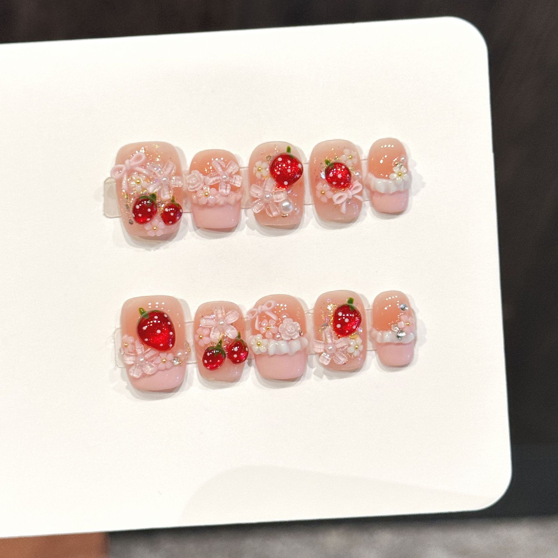 10 pezzi carino fragola rossa  - Resin Art Flowers recensione e prezzo